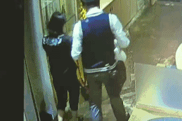 女子被男子摻扶進入酒店 女子被男子摻扶進入酒店